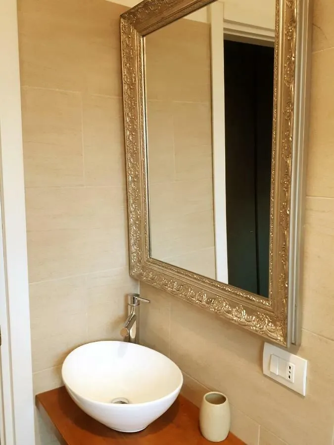 Modern And Stylish Close To Subway Appartamento Milano
