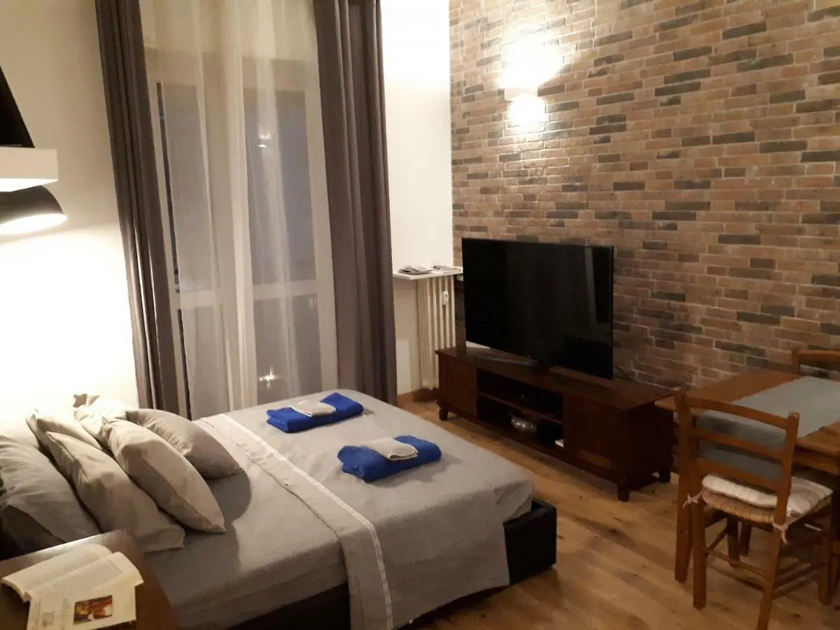 Modern And Stylish Close To Subway Appartamento Milano