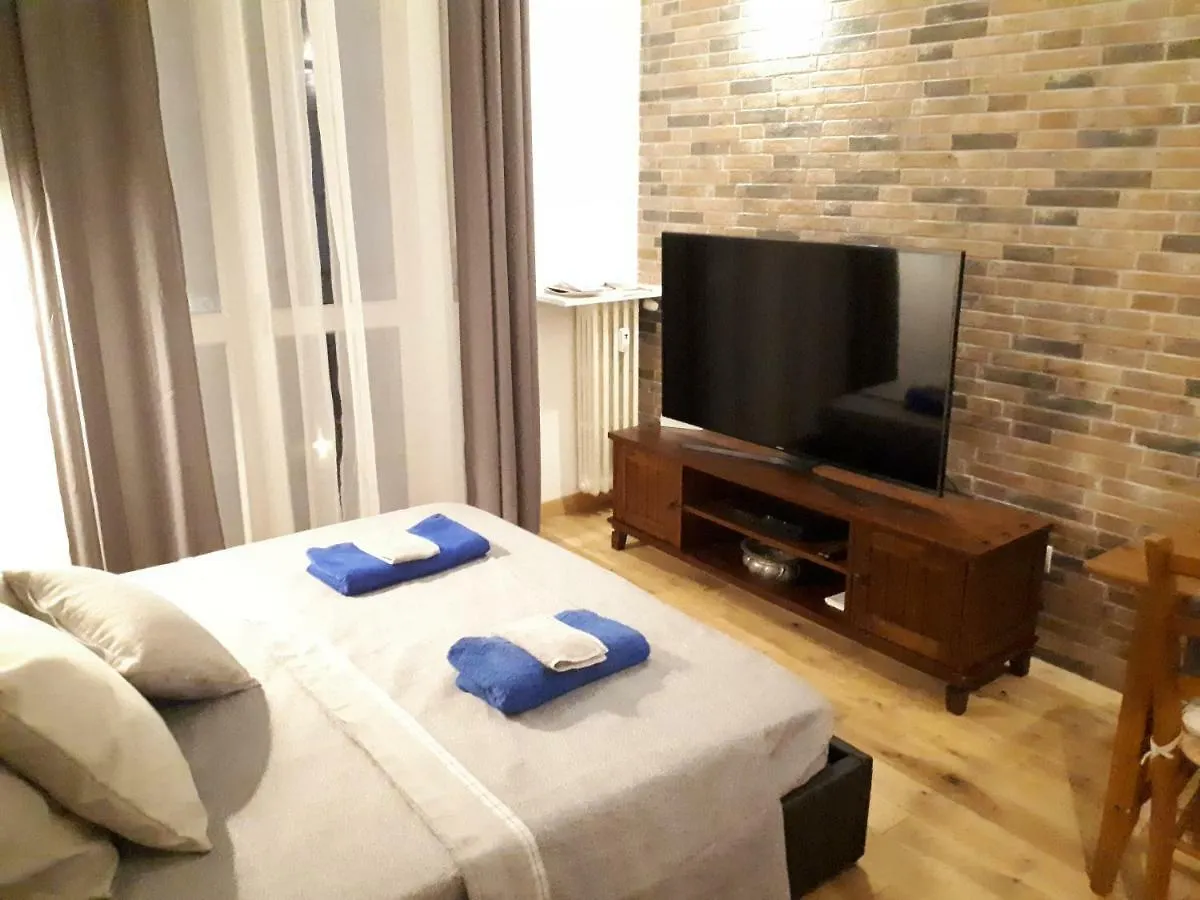 Modern And Stylish Close To Subway Appartamento Milano